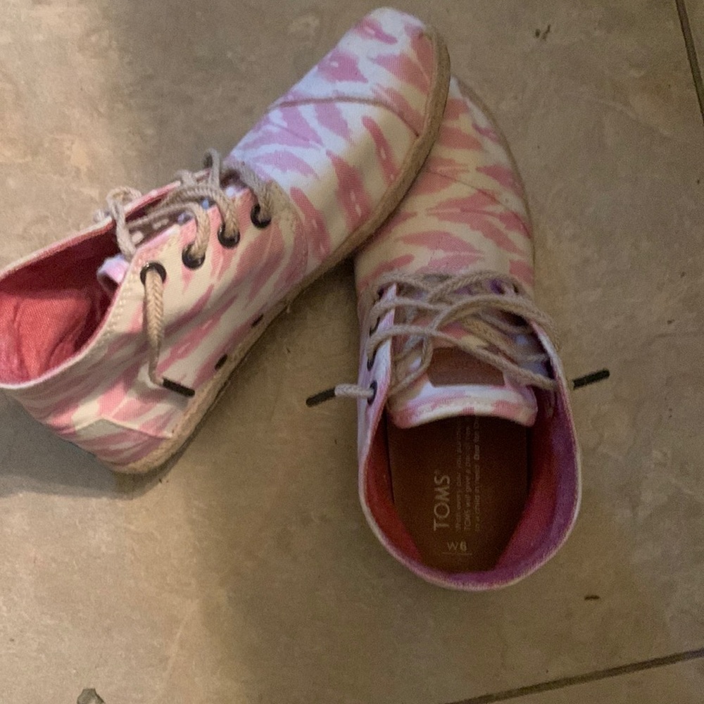Toms pink and white shoes​
